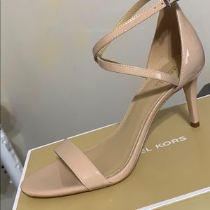 *Brand New* Ava Patent Leather Mid Sandal Heel